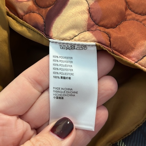 NWOT Urban Outfitters Women's Nylon Quilted Boxy Patchwork Poncho One Size - Picture 8 of 13